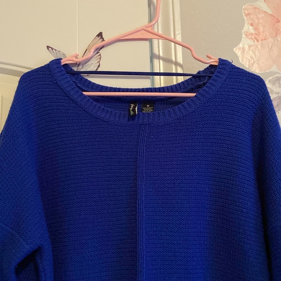 High Low Sweater - Picture 2 of 3